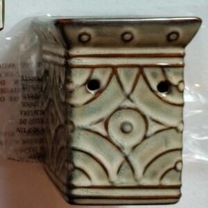 Scentsy Plug-in warmer Lenore NEW in box